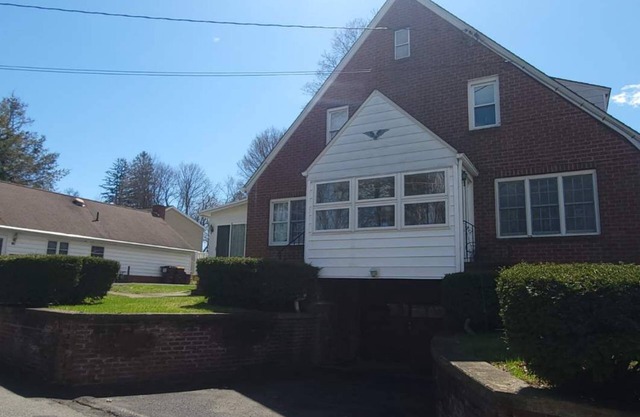 Beautiful Village 2BR loaded with extras
