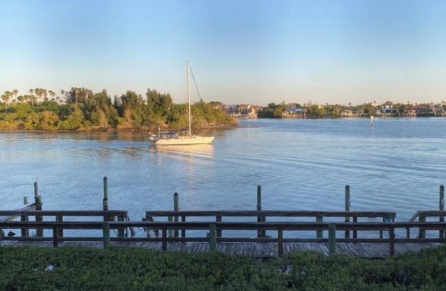 Beautiful Waterfront Condo...Watch the boats and dolphins!