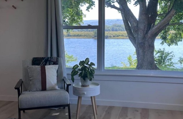 Beautiful Waterfront House on Annapolis River; 5 mins from Bridgetown!