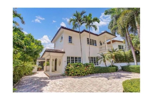 Beautiful Waterfront Mediterranean Paradise, Walk beach , Restaurants , Shops.