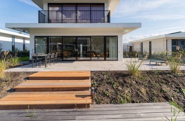 Beautiful water villa in Harderhaven with a jetty