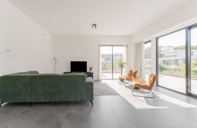 Beautiful water villa in Harderhaven with a jetty