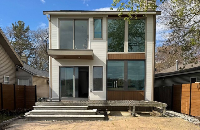 Beautiful Waterfront Getaway on Mona Lake in Norton Shores