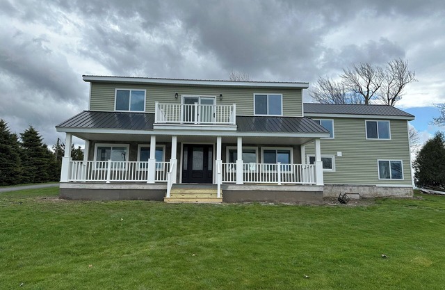 ~~Beautiful Waterfront Family Getaway: Immerse Yourself in Nature's Beauty!~~