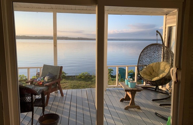 BEAUTIFUL WATERFRONT ESCAPE