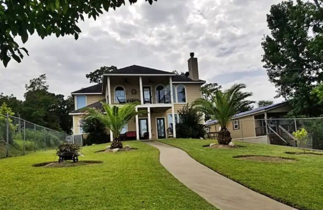 Beautiful waterfront home with gorgeous sunrise views,