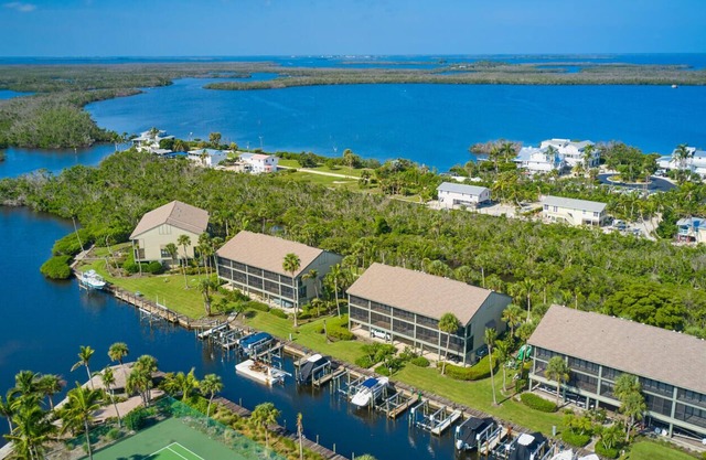 Beautiful waterfront condo with gulf access