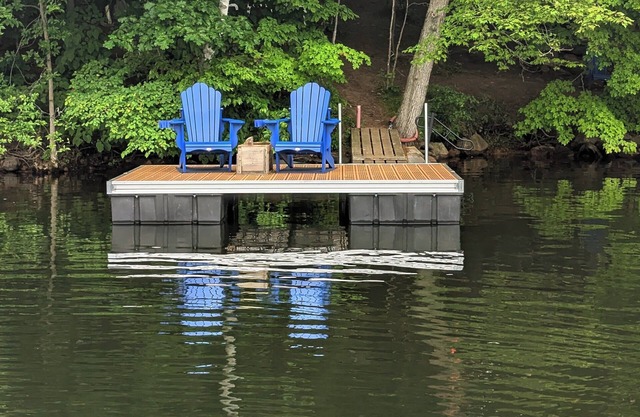Beautiful waterfront Cottage with Private Dock located on Bob's Lake.