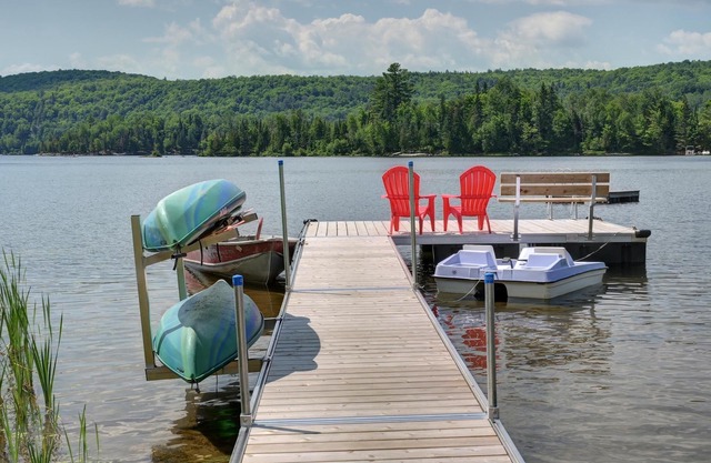 Beautiful waterfront cottage