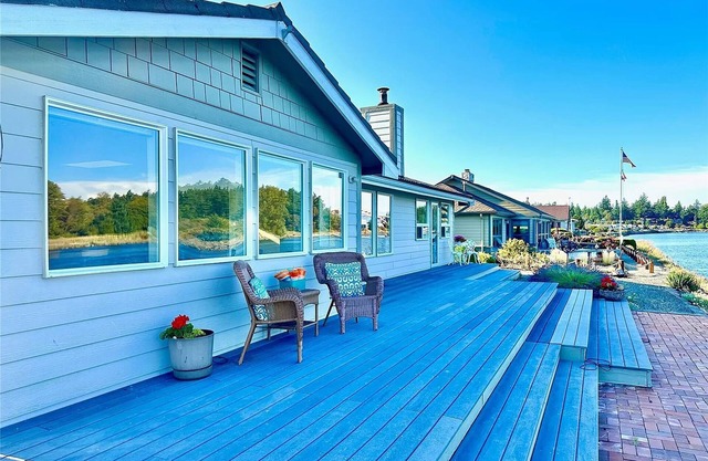 Beautiful Waterfront home right on the Swinomish Channel