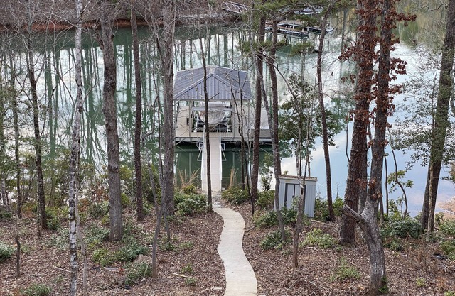 Beautiful waterfront home on a private cove in Lake Keowee w/ hot tub