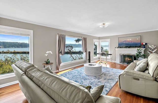 Beautiful Waterfront House with Relaxing Kyak & Seafood(clams&oysters) available