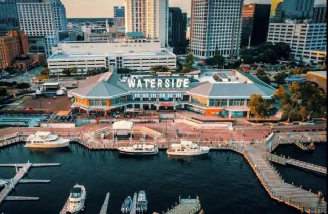 Beautiful Waterside District Apartment