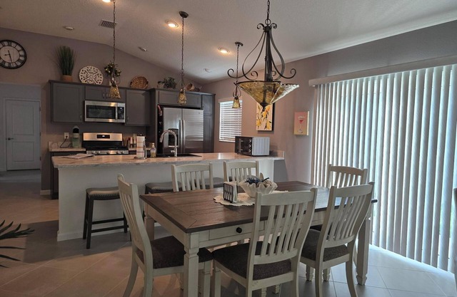 Beautiful, well appointed, 3-bed house in DeLuna - 2 Kings!