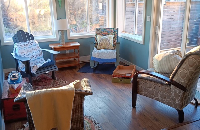 Beautiful winter retreat. Enjoy the well groomed trails & winter activities. n