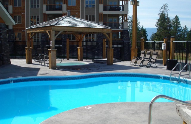 Beautifully appointed 4 bedroom condo in Radium, BC