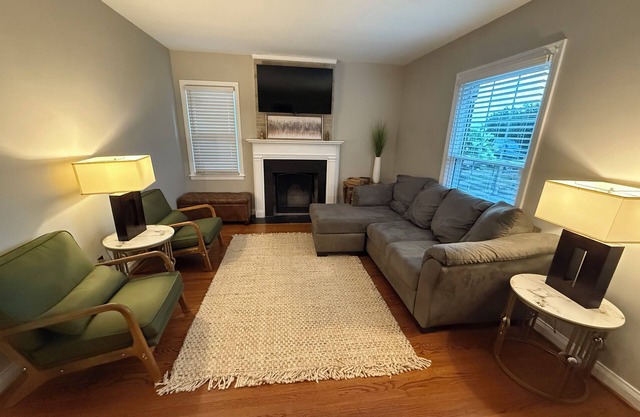 Beautifully charming 3-BR house in the convenient Highlands area of Louisville