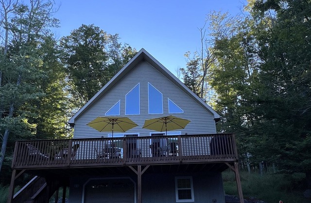 Beautifully Clean, Decorated, Cozy Chalet in an Amenity Rich Community
