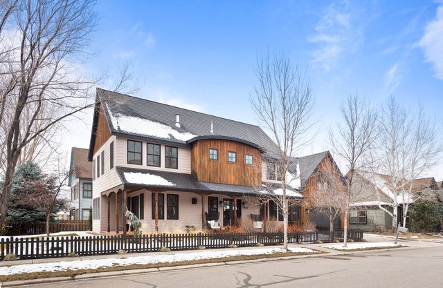 BEAUTIFULLY FURNISHED spacious family retreat in the heart of Willits
