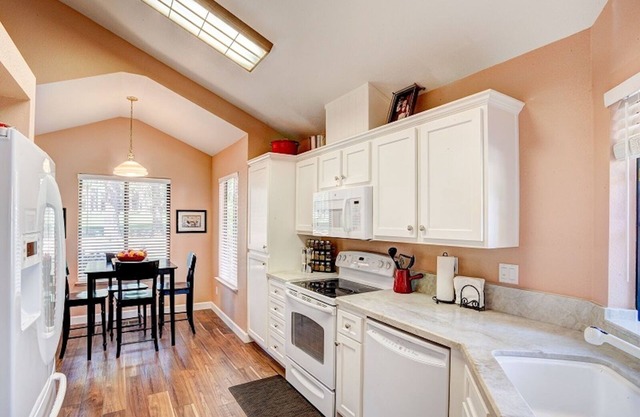 Beautifully Furnished vacation get away on the golf course - 129 Cottonwood