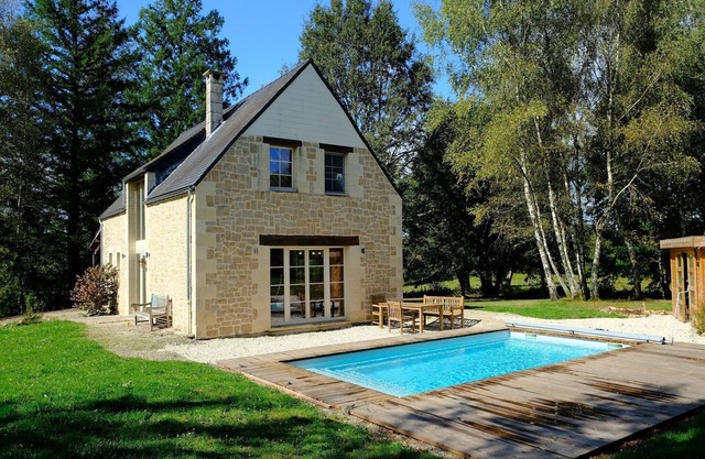 Wunderschön gelegenes Landhaus mit beheiztem Pool