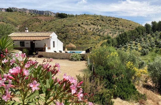 Beautifully located vacation home with private pool