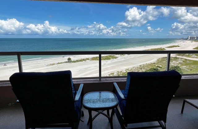 Beautifully Remodeled luxurious Sand Key beach Condo with WORLD CLASS VIEWS