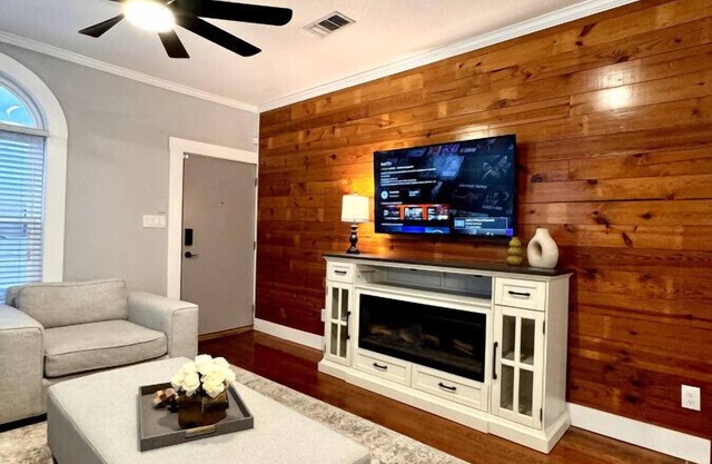 Beautifully Remodeled Home – Perfect Location, Sleeps 8