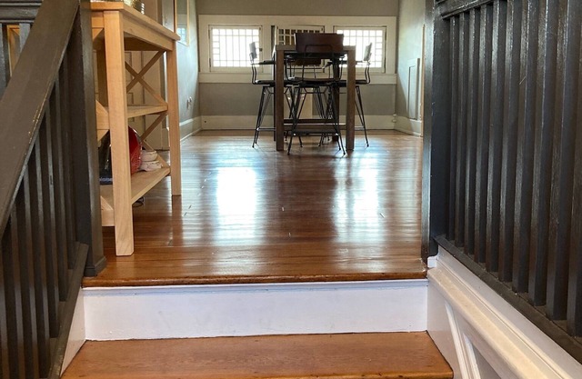 Beautifully remodeled apartment in downtown east end historic district!