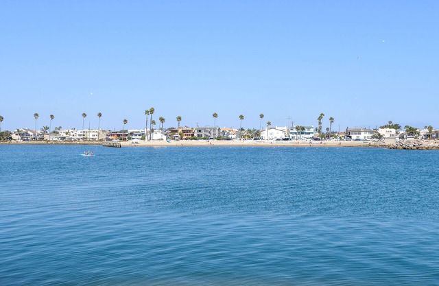 Beautifully Remodeled Beach Retreat: Steps to Sand & Harbor – Ideal for Families