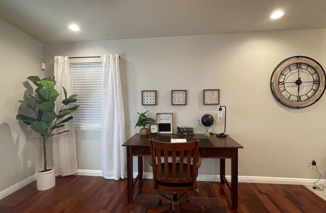Beautifully Remodeled home close to Downtown and many more amenities