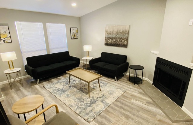 Beautifully Remodeled Modern Retreat W/Garage!