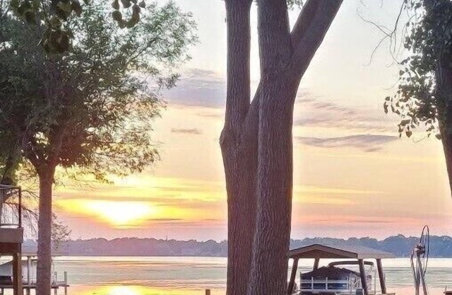 Beautifully Remodeled Waterfront Home with Amazing Bunk Bedroom