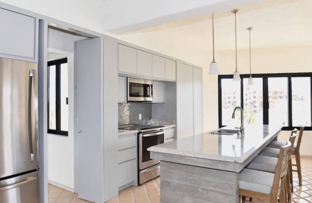Beautifully renovated Condo -Terrasol 201 de Law