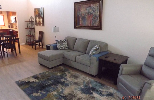 Beautifully Renovated in 2024, Quiet Neighborhood, Walk to the Famous Fountain.