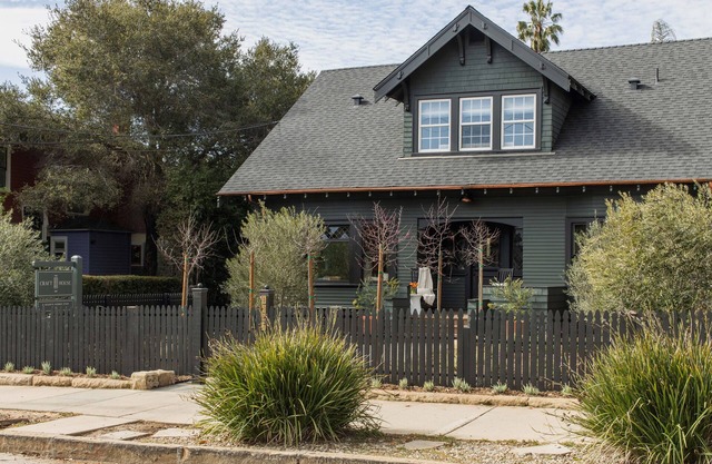 Beautifully Renovated Downtown Home w/ 5 Bedrooms - Great for Families & Groups