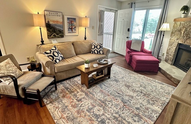 DOWNTOWN BLOWING ROCK - 2BR 2 Bad Wohnung kürzlich renoviert