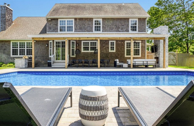 Beautifully renovated home, entertainers dream, saltwater pool and spa,...