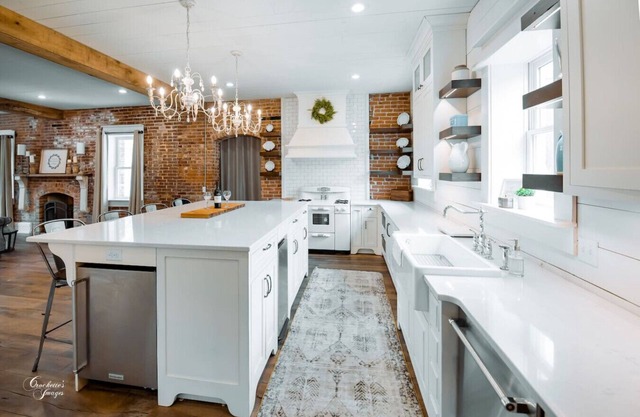 Beautifully Renovated Farmhouse in Jackson, MO
