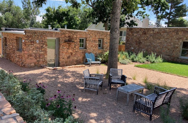 Beautifully Renovated Historic Boulder Guesthouse for Longer Stays / 30 day min