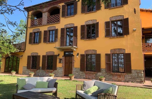 Wunderschön renoviertes Bauernhaus mit großem Pool - Heimkino - Pizzaofen