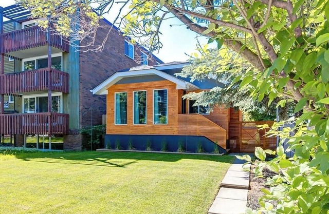 Beautifully renovated, steps from downtown suite