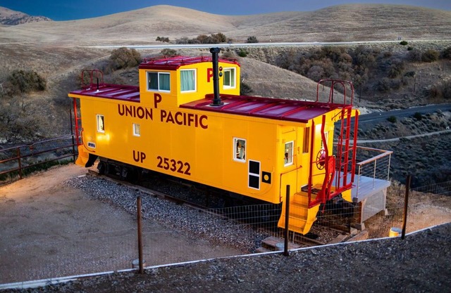 Beautifully Renovated Yellow Union Pacific Caboose, Tehachapi Overlooking Cable