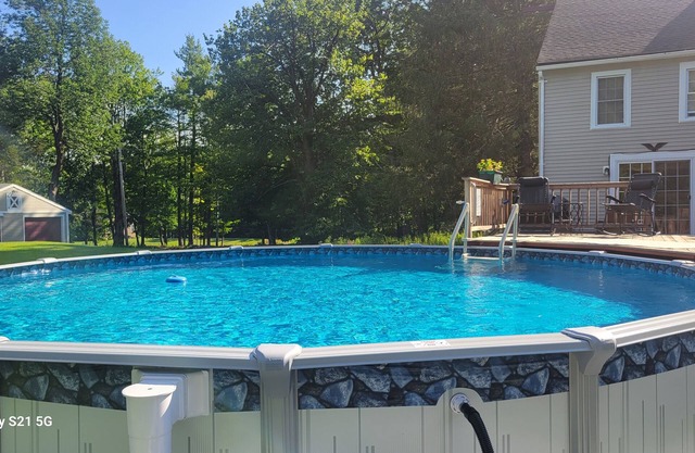Beautifully Restored Federal Colonial. New pool,Large Deck, Family Friendly.