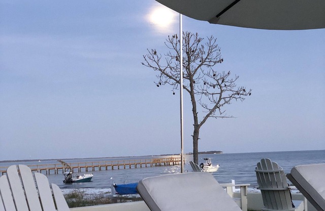 SCHÖN WIEDERHERGESTELLTE UNTERKUNFT AM STRAND IN SECLUDED ST. TERESA STRAND. Schlaf 6!