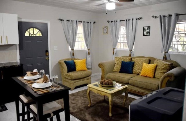 Beautifully Spacious 1BDR/ FREE PARKING
