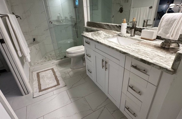 Beautifully Updated 2-Bedroom/2-Bath Olde Marco Retreat