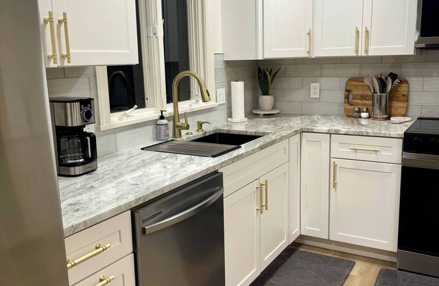 Beautifully updated 3BR near Airport/RIT/UofR/mcc