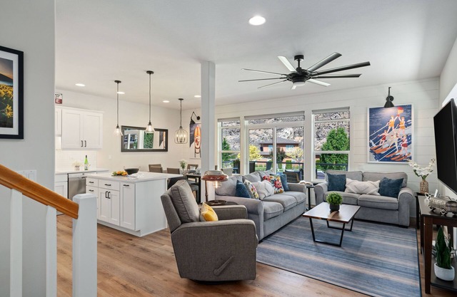 Beautifully Updated Crescent Bar Condo FREE GOLF