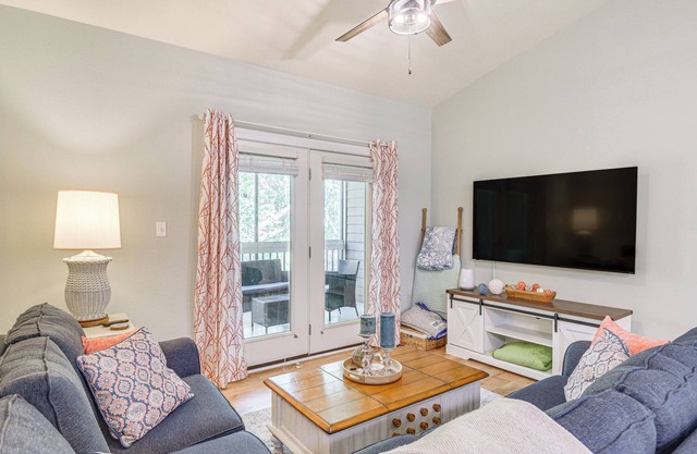 Beautifully Updated Foley Condo w/ Pool Access